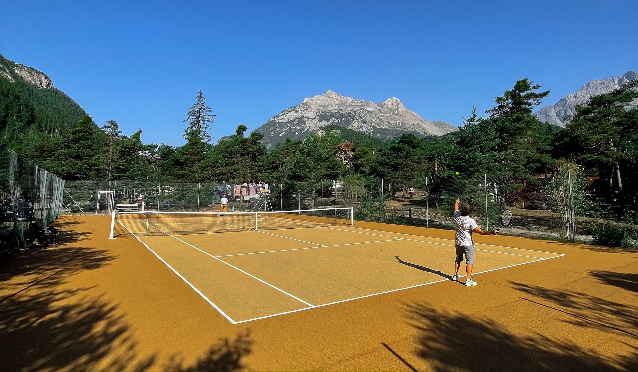 terrain tennis barcelonnette